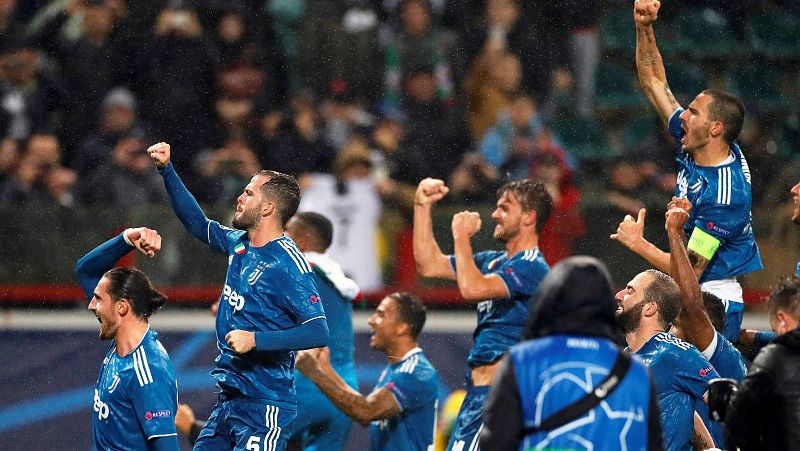 La Juventus vence al Lokomotiv y se mete en octavos