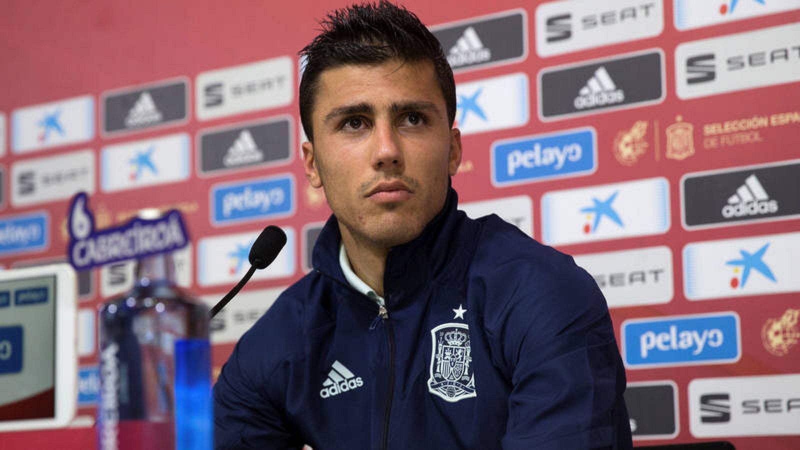 Rueda de prensa del centrocampista Rodri Hernández.