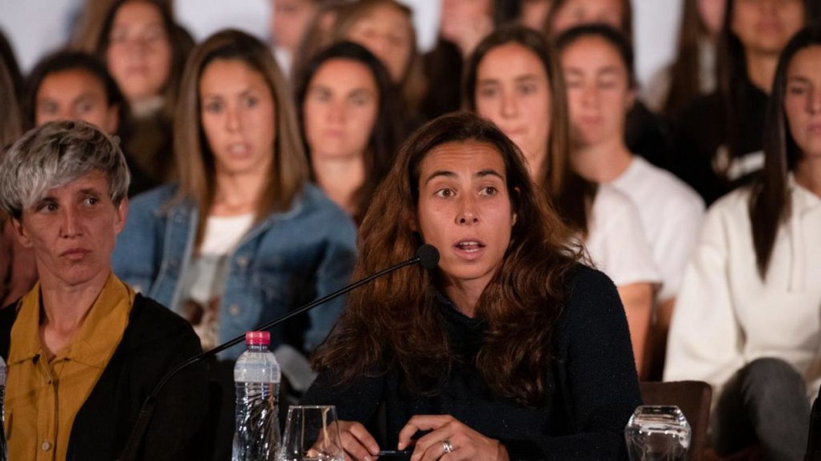 Imagen de la jugadora del Athletic Ainhoa Tirapu el día en el que se convocó la huelga.