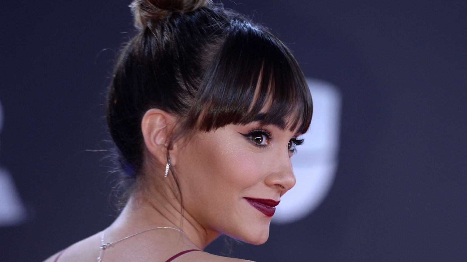 Aitana durante su paso por la alfombra roja de los Grammy Latinos