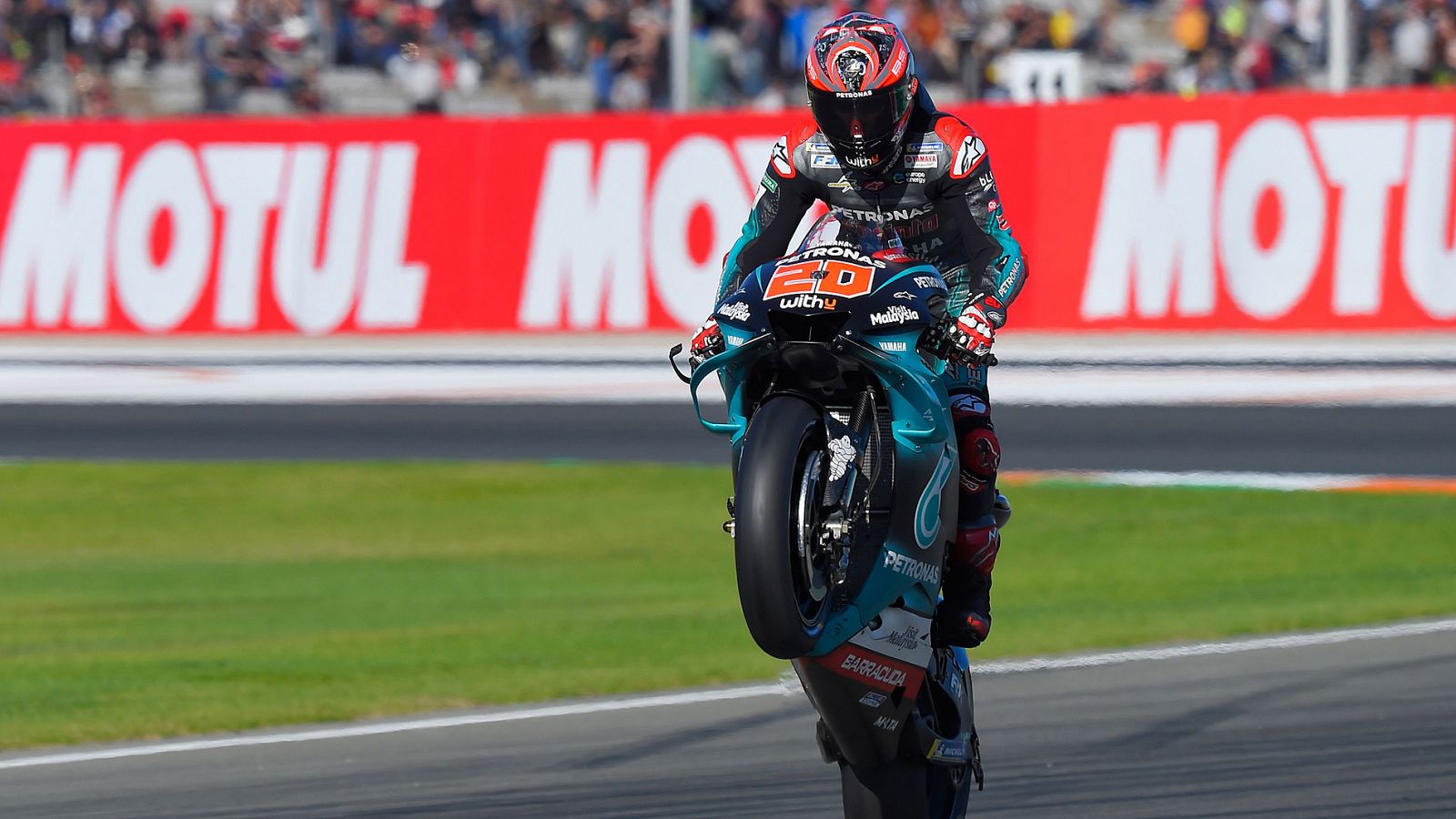 Fabio Quartararo celebra su pole en Cheste.