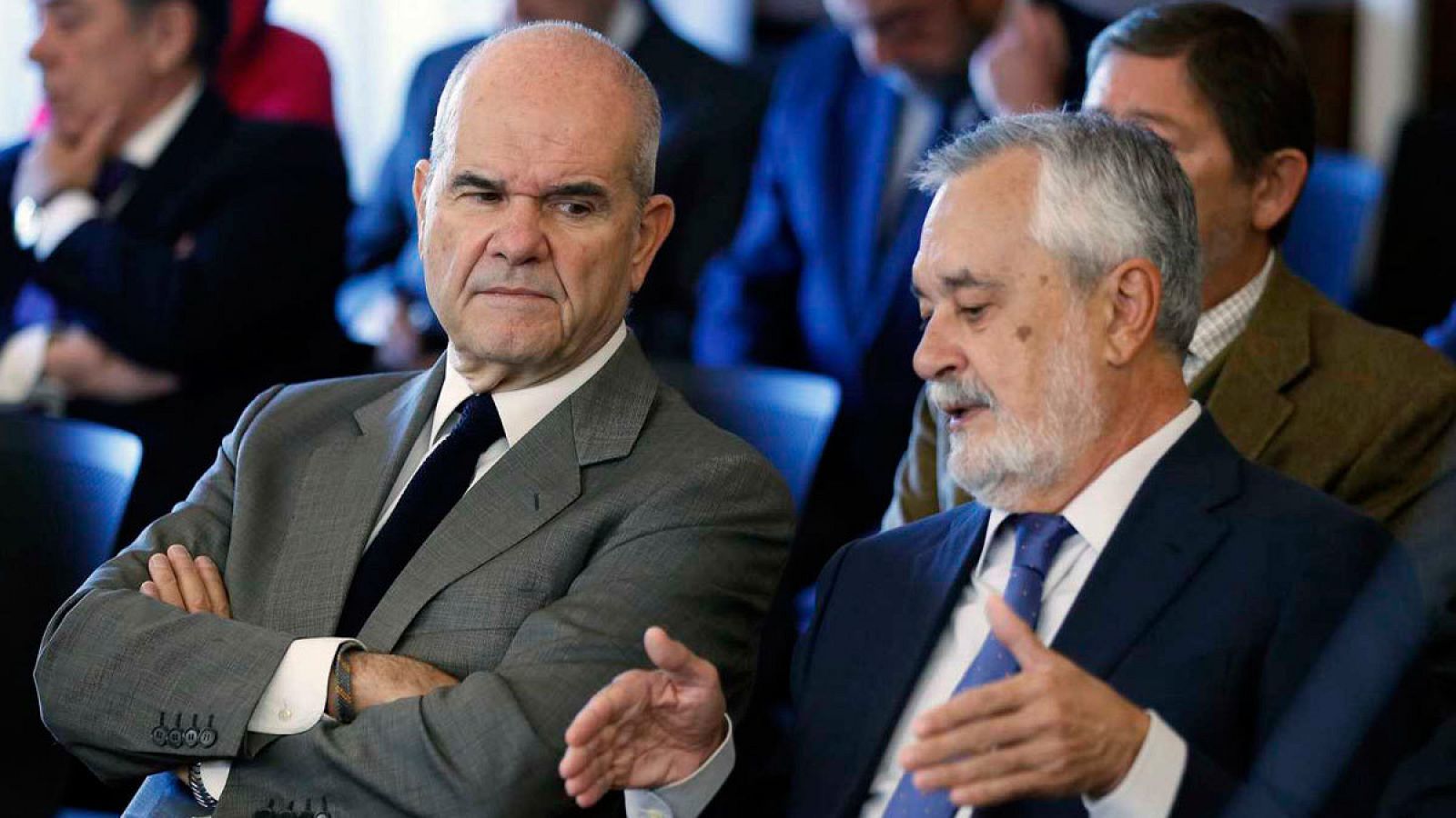 Los expresidentes andaluces Manuel Chaves (i) y José Antonio Griñán.