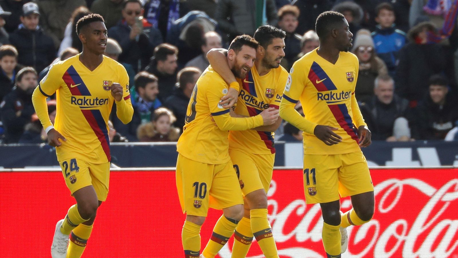 El delantero uruguayo del Barcelona Luis Suárez festeja su gol