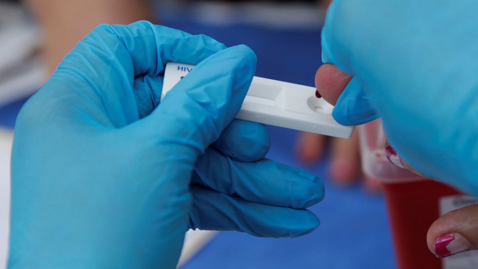  Hombre menor de 40 años: el perfil de los nuevos  diagnósticos de VIH en España