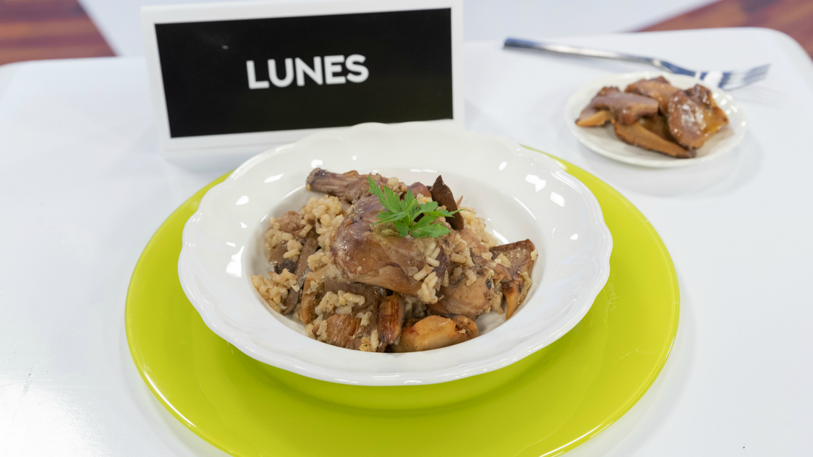 Arroz con conejo y níscalos