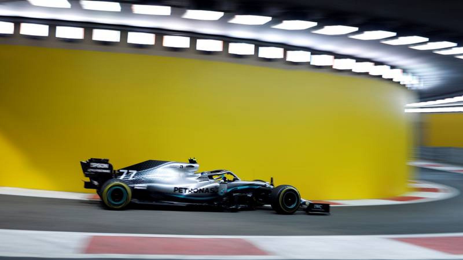 Bottas manda en la noche de Abu Dabi