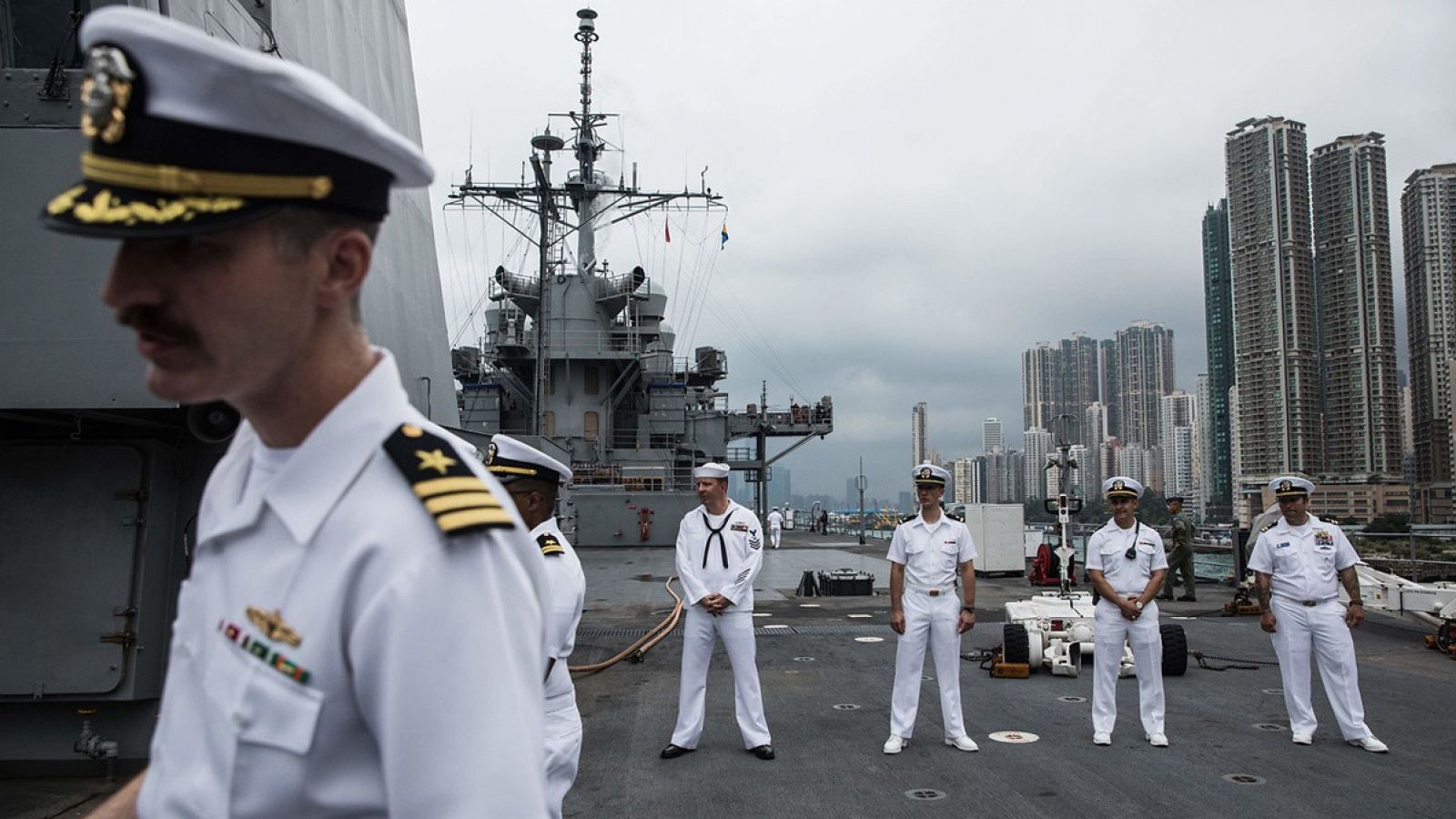 Imagen de archivo del buque de guerra estadounidense USS Blue Ridge durante una escala en Hong Kong. Foto: DALE DE LA REY / AFP