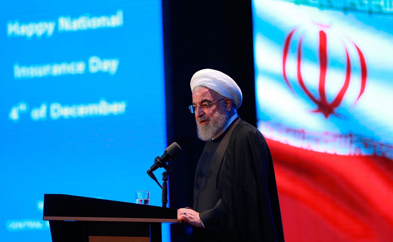 "En el momento en el que Estados Unidos levante todas sus sanciones injustas, incorrectas, crueles y terroristas contra Irán, los jefes del 5+1 podrían reunirse inmediatamente", ha dicho Rohaní en un discurso televisado.