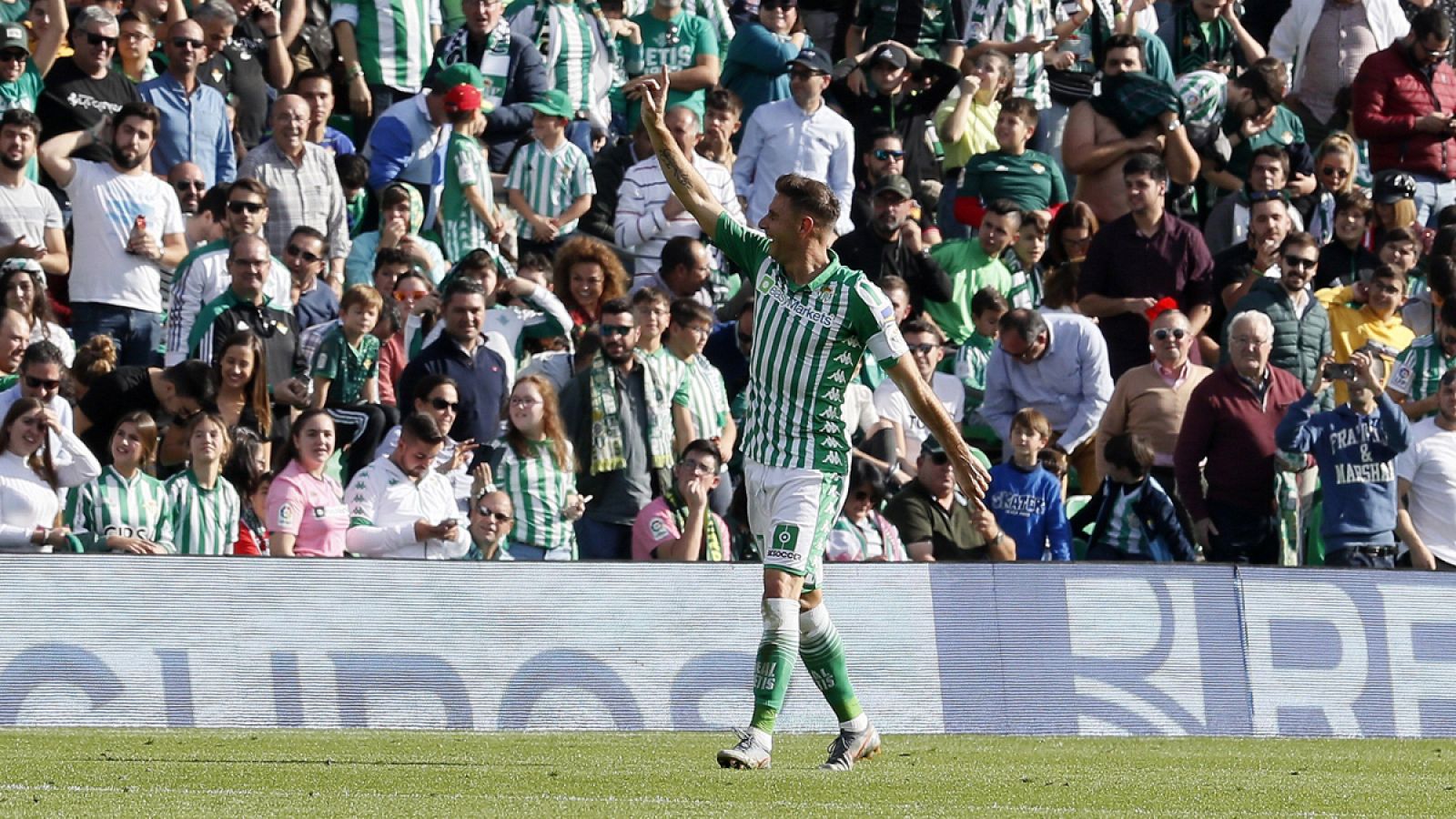 Joaquín celebra uno de sus tres tantos