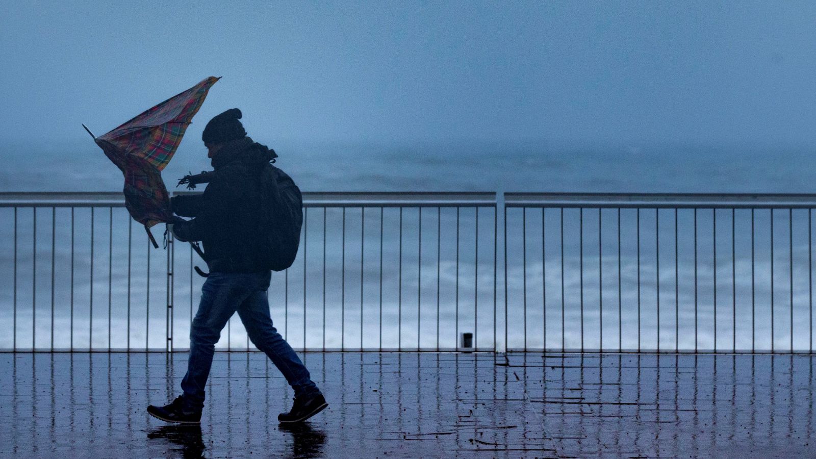 Fuerte oleaje en el litoral catalán