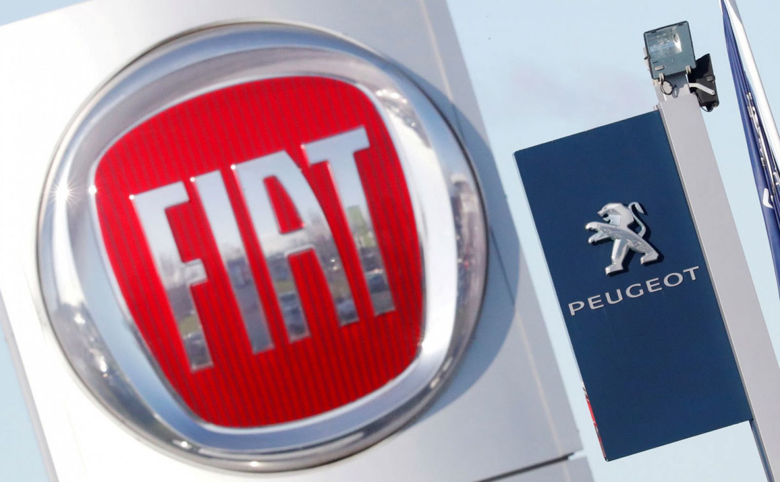 Nace el cuarto coloso del automóvil tras la fusión de Fiat-Chrysler y Peugeot-Citroën