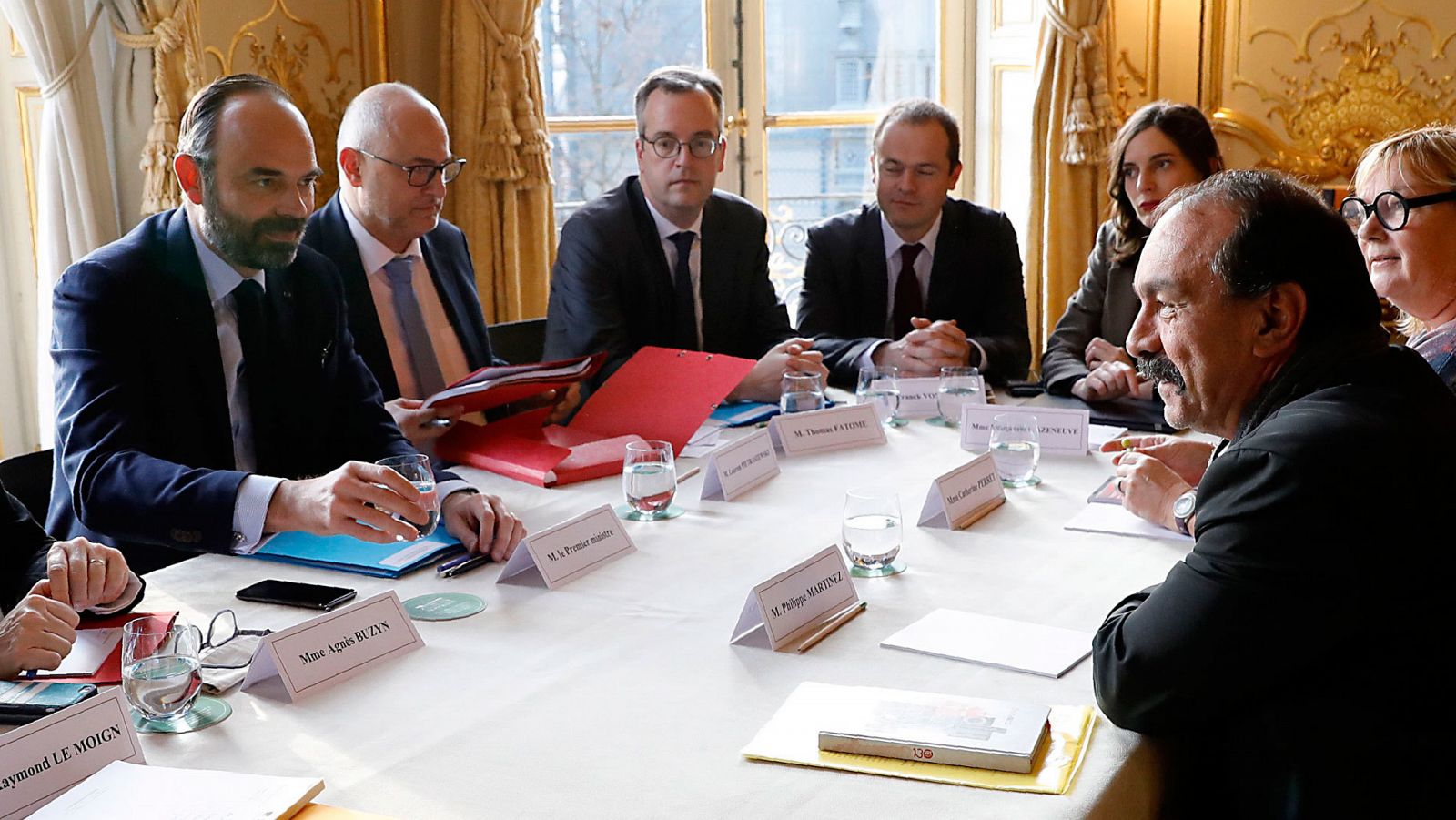 El primer ministro francés, Edouard Philippe, se reúne con los sindicatos para desbloquear las protestas contra la reforma de las pensiones.