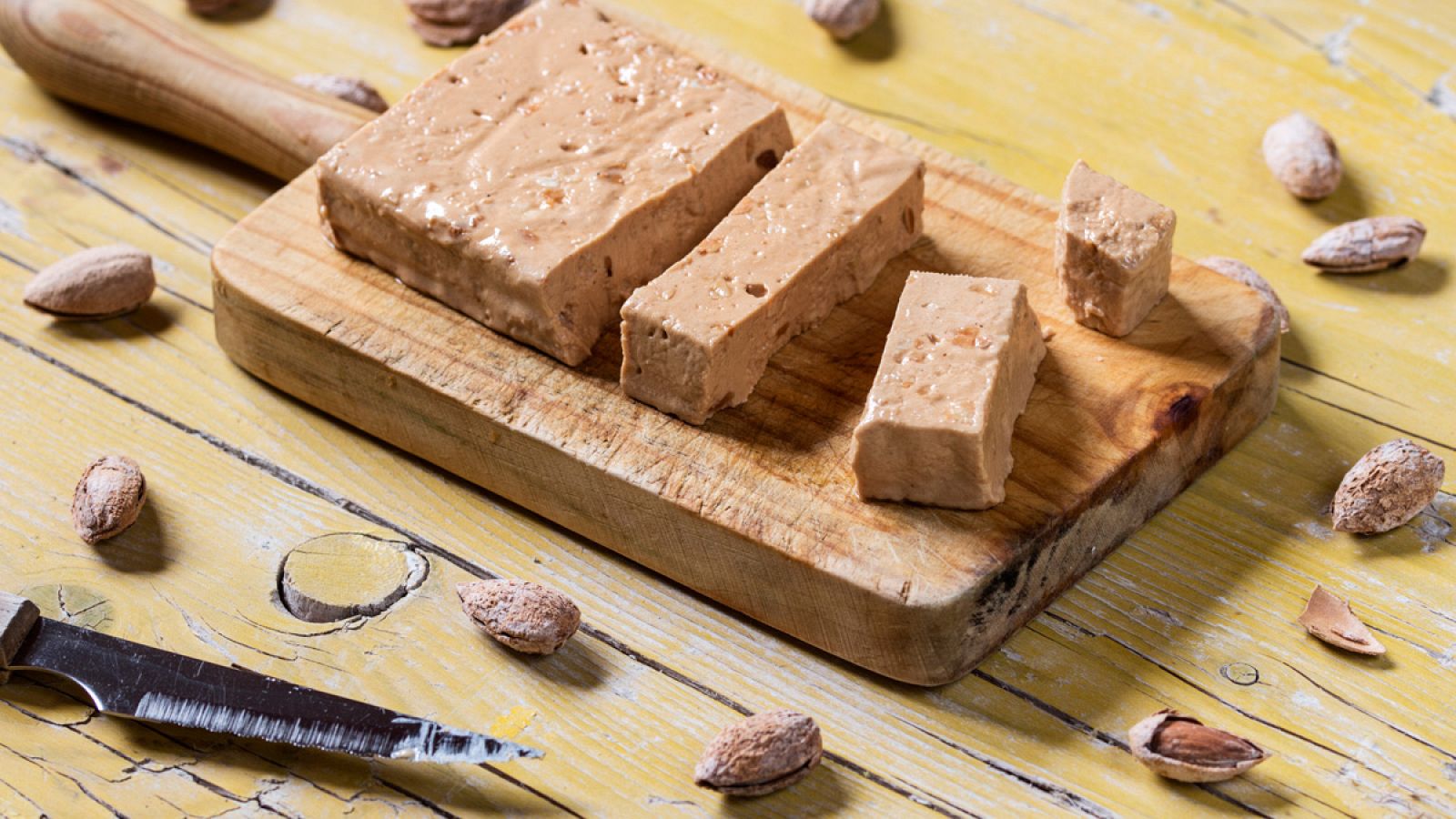 Una imagen de turrón blando de almendra