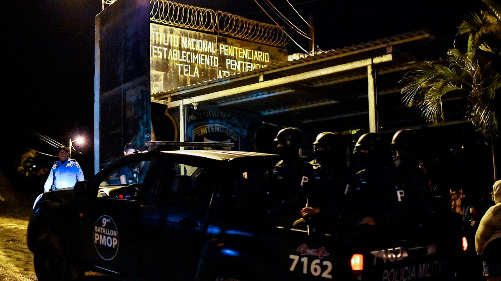 Efectivos de la Policía Militar de Honduras llegan a la penitenciaría de Tela