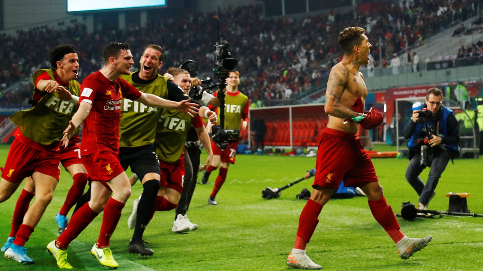 Firmino celebra el tanto que convirtió al Liverpool en campeón del mundo