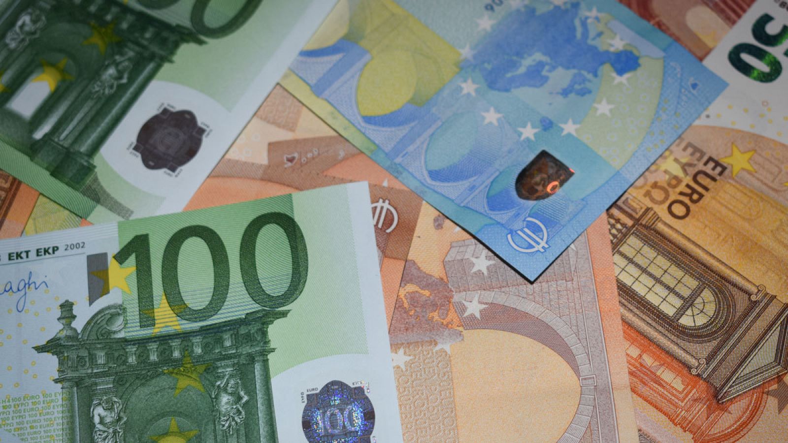 La dueda pública sigue en máximos a pesar de que baja la de hogares y empresas por la persistencia del déficit