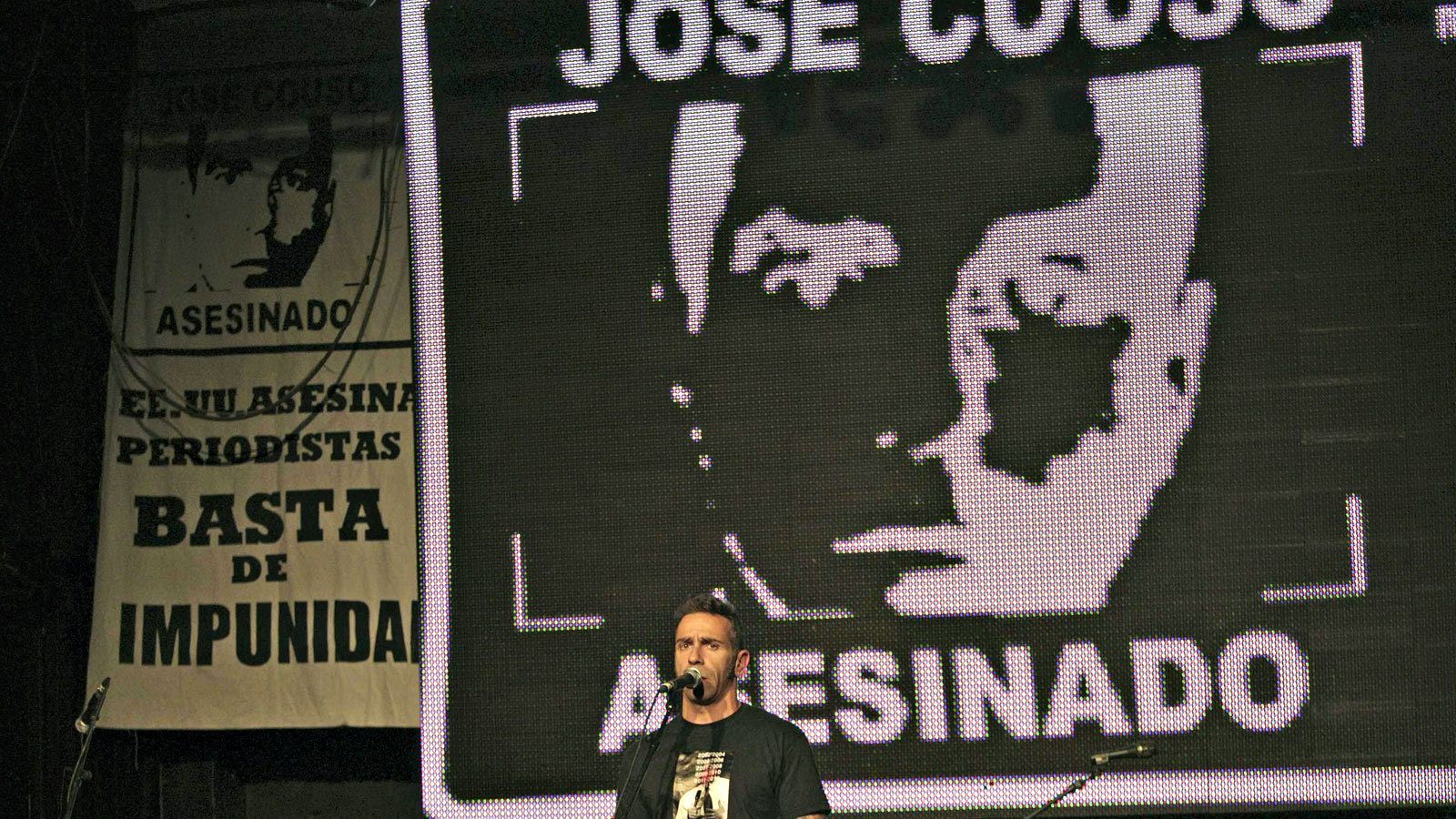 Imagen de archivo del concierto por el décimo aniversario de la muerte de José Couso, con su hermano David en el escenario