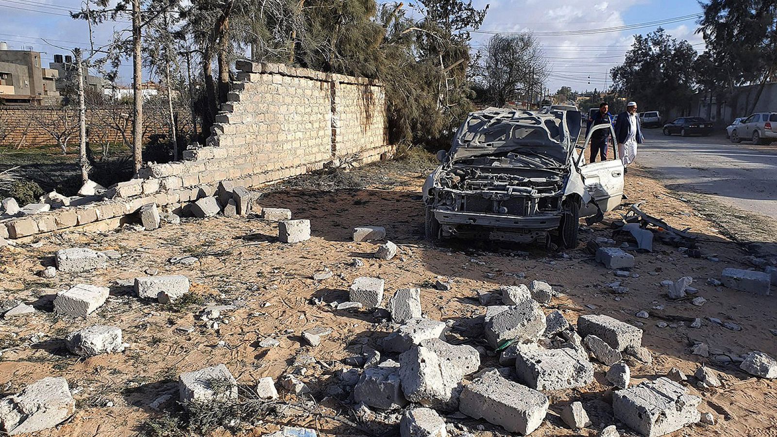 Lugar de una explosión causada por un proyectil en la ciudad de Tajura, Libia, el 24 de diciembre. Mahmud TURKIA / AFP