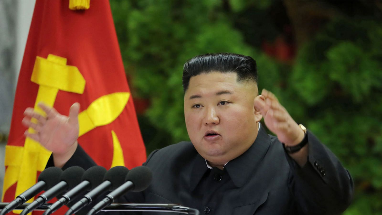 El líder norcoreano Kim Jong-un presidiendo el Comité Central del Partido del Trabajo.