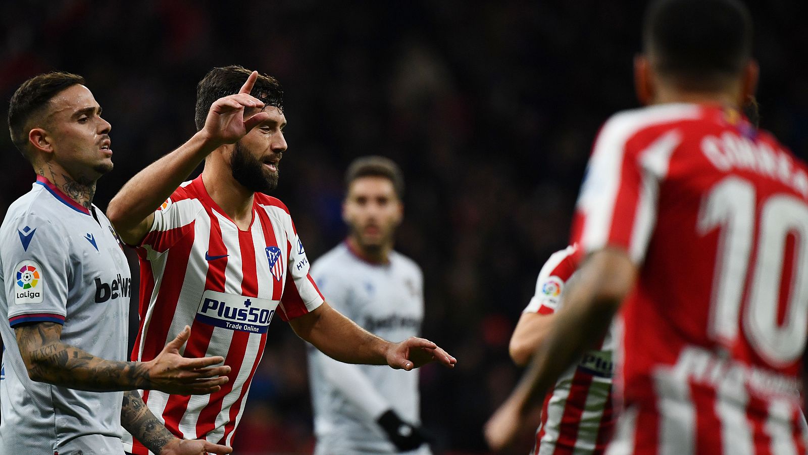 El jugador del Atlético de Madrid, Felipe celebra su tanto ante el Levante