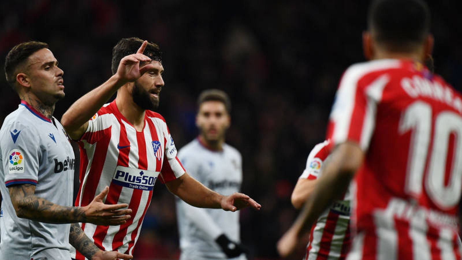 El jugador del Atlético de Madrid, Felipe celebra su tanto ante el Levante 