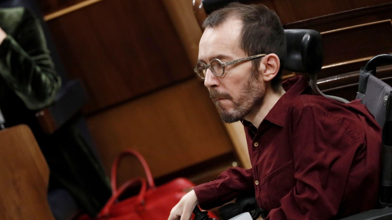 El diputado de Unidas Podemos Pablo Echenique durante la segunda y definitiva votación de investidura de Pedro Sánchez en el Congreso.