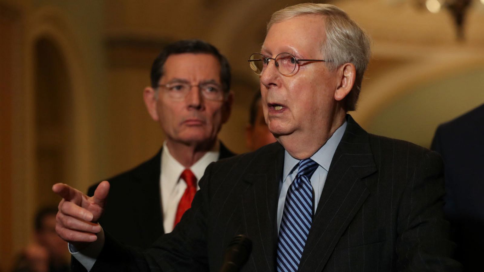 El líder de la mayoría en el Senado, Mitch McConnell, durante la rueda de prensa ofrecida este martes.