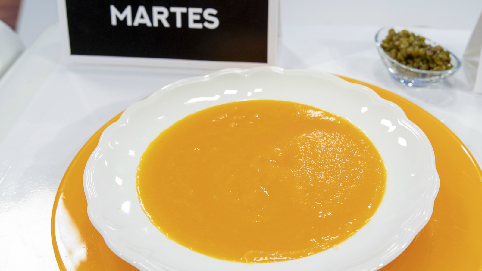 Crema de zanahoria con legumbres especiadas