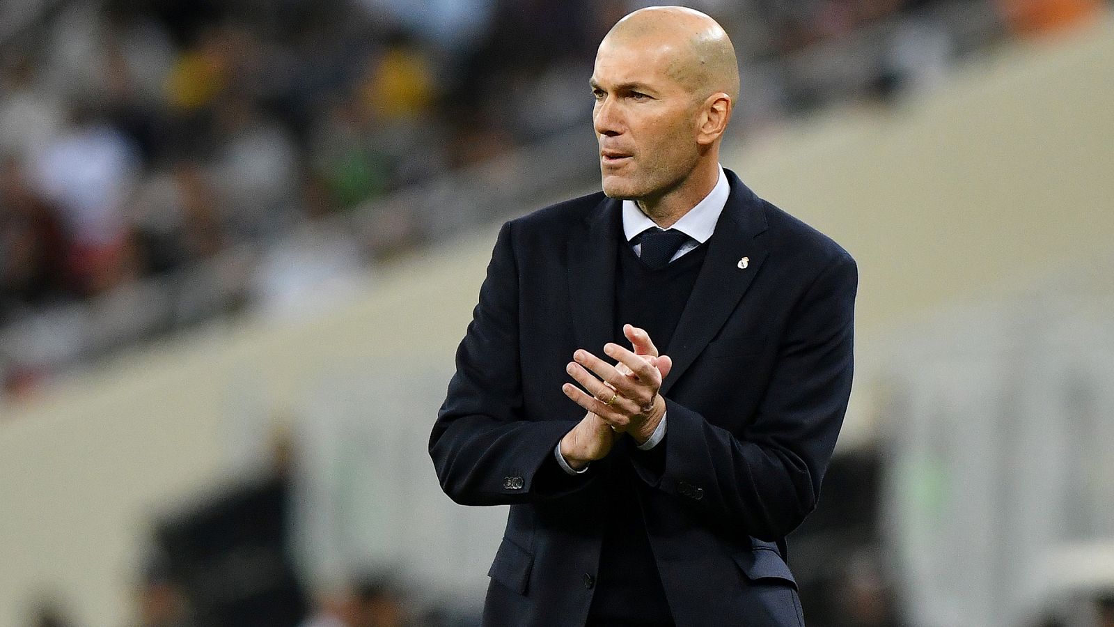 Zidane aplaude a sus jugadores durante la final de la Supercopa de España