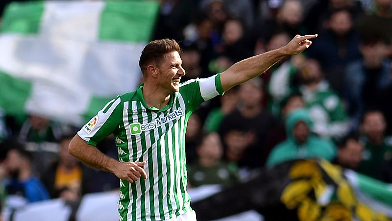 Joaquín celebra su gol ante la Real Sociedad en el Benito Villamarín.