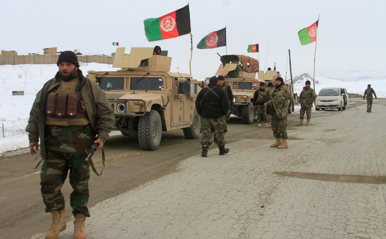 Un bombardero de EE.UU. con 83 pasajeros cae en Afganistán y los talibanes  reivindican su derribo