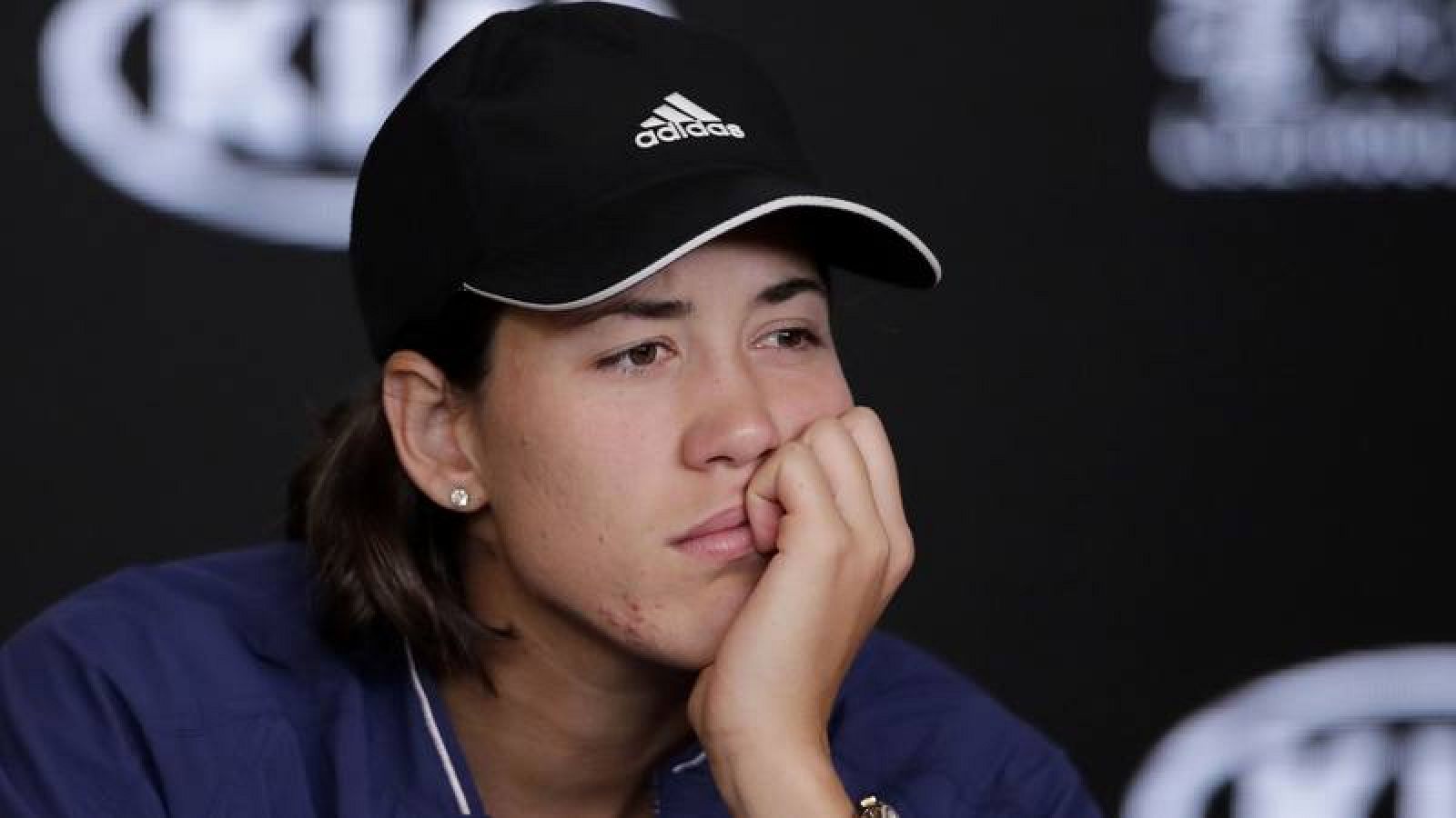La tenista española Garbiñe Muguruza en la rueda posterior a la final del Abierto de Australia.