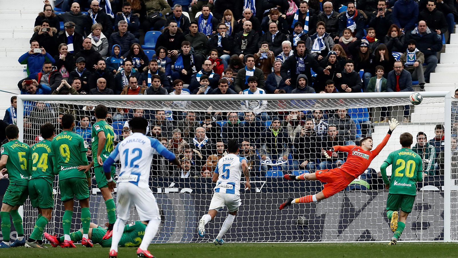 Óscar da tres puntos de oro al Leganés sobre la bocina ante la Real