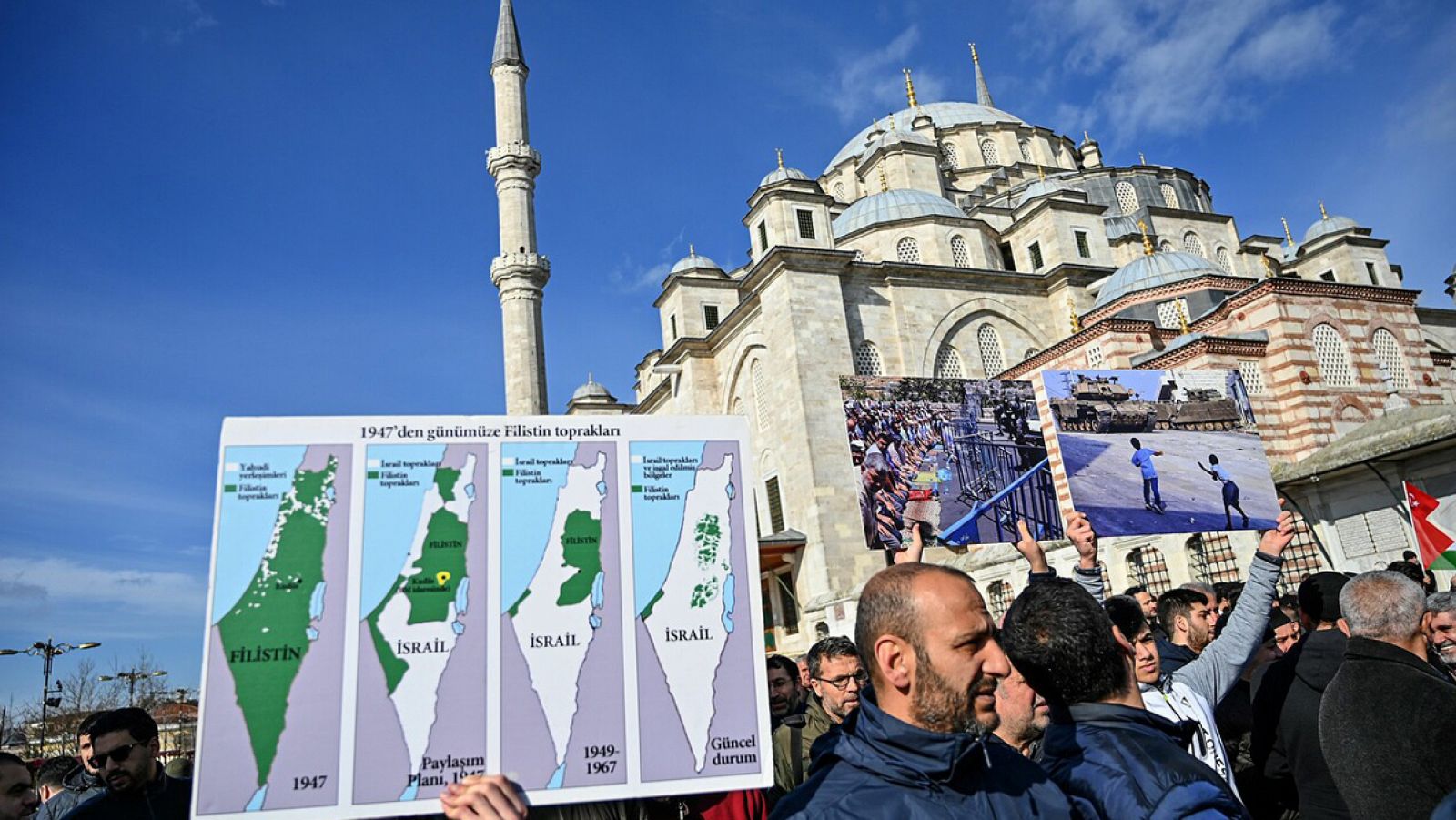 Proetesta contra el plan de Trump para Israel y Palestina en Estambul, Turquía. Foto: Ozan KOSE / AFP