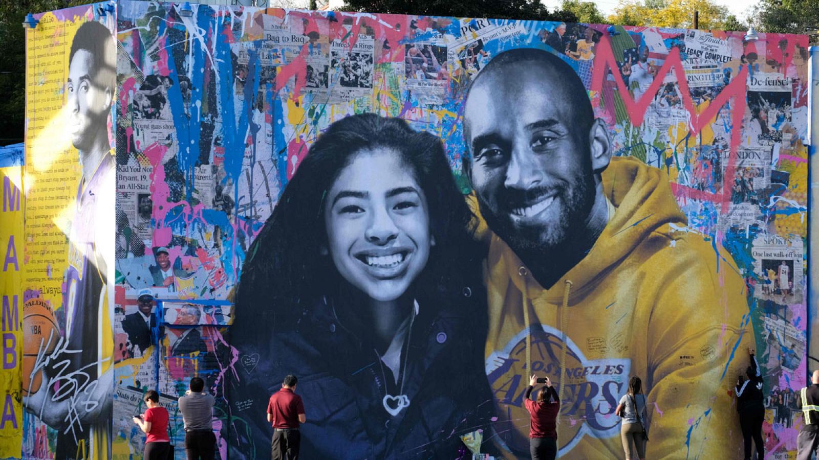 Imagen de un mural en el que aparecen pintados Kobe Bryant Gianna en Los Ángeles, California.