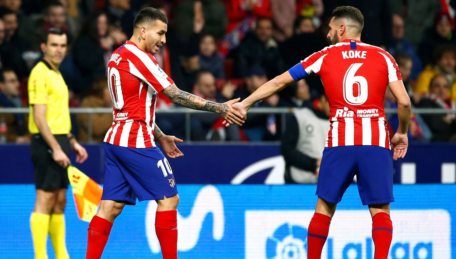 Correa celebra su gol ante el Granada con Koke, autor de la asistencia