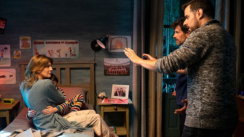 Rodolfo Sancho y Belén Fabra en una imagen del rodaje de 'Voces'