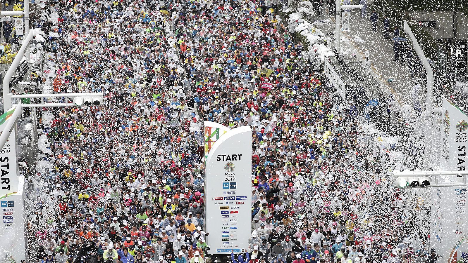 Imágenes de la salidad del maratón de Tokio 2019.