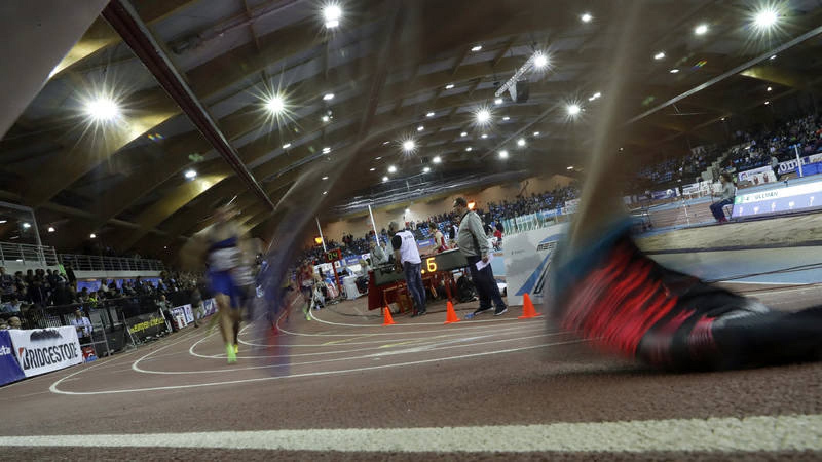 Imagen de la final de 800m de la Reunión Internacional de atletismo Villa de Madrid. 