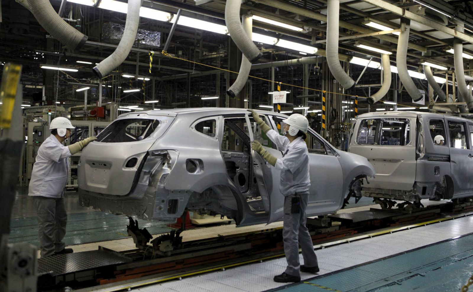 Empleados de Nissan en Barcelona cortan las carreteras para exigir un plan de futuro