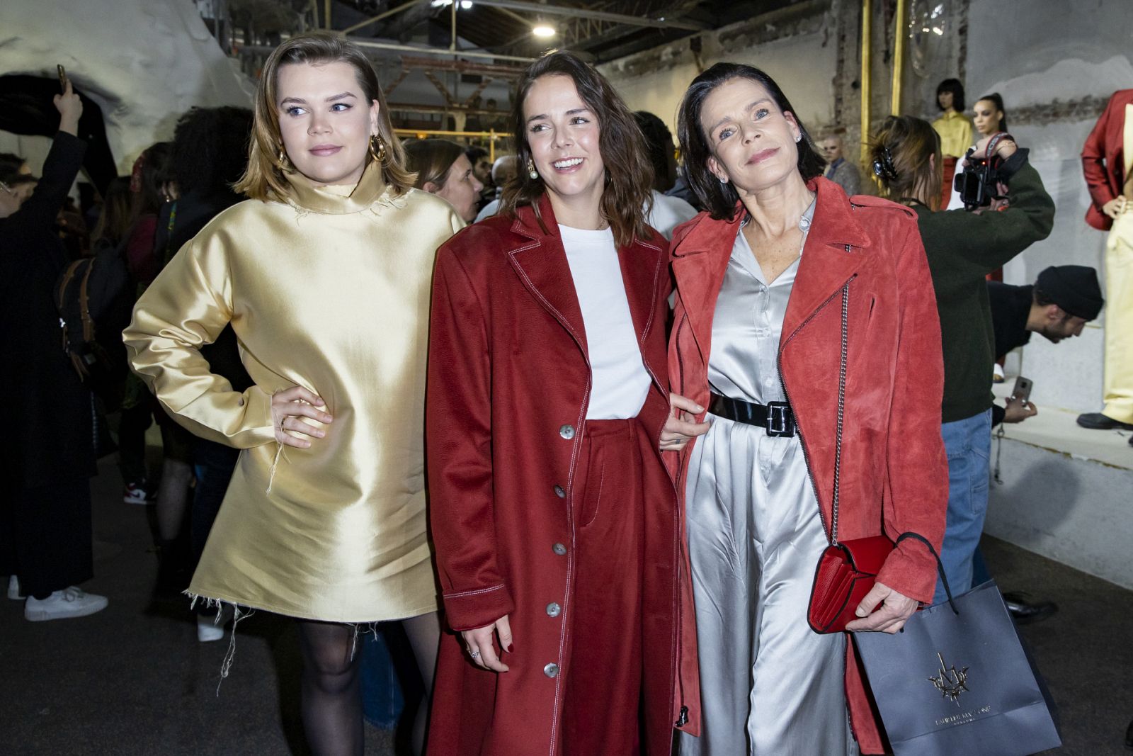 Estefanía de Mónaco y sus hijas vestidas con los diseños de una de ellas, Pauline Ducruet en su desfile dentro de la Semana de la moda de París