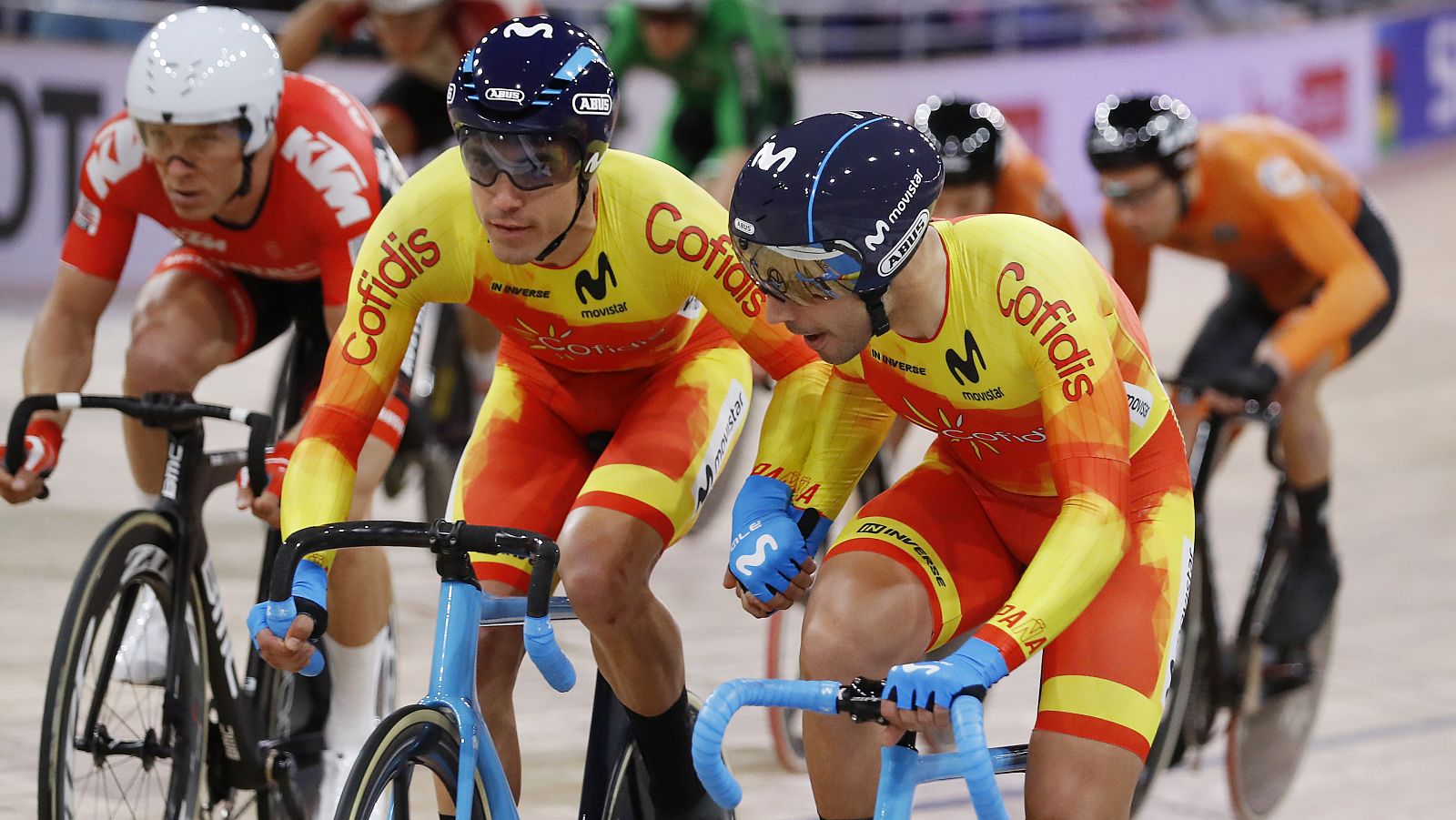 Albert Torrres (i) y Sebastián Mora (d) durante los mundiales de ciclismo en pista