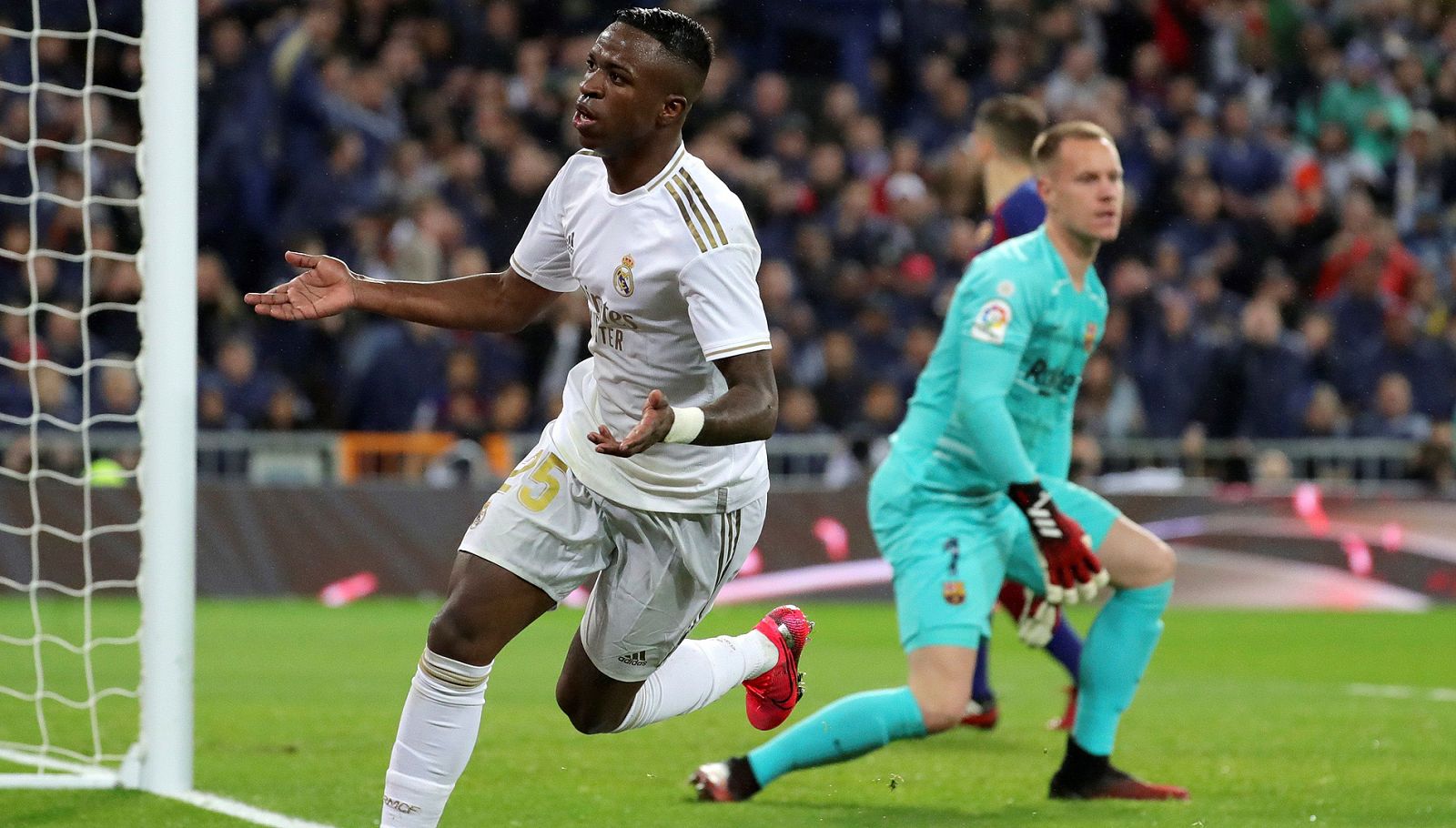 Vinicius celebra el gol marcado al Barcelona.