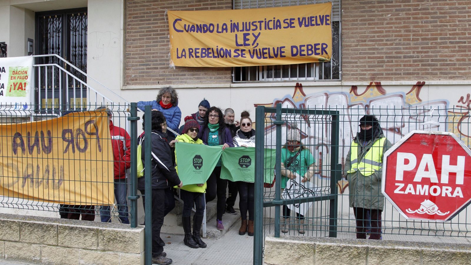 La PAH paraliza un desahucio en Zamora