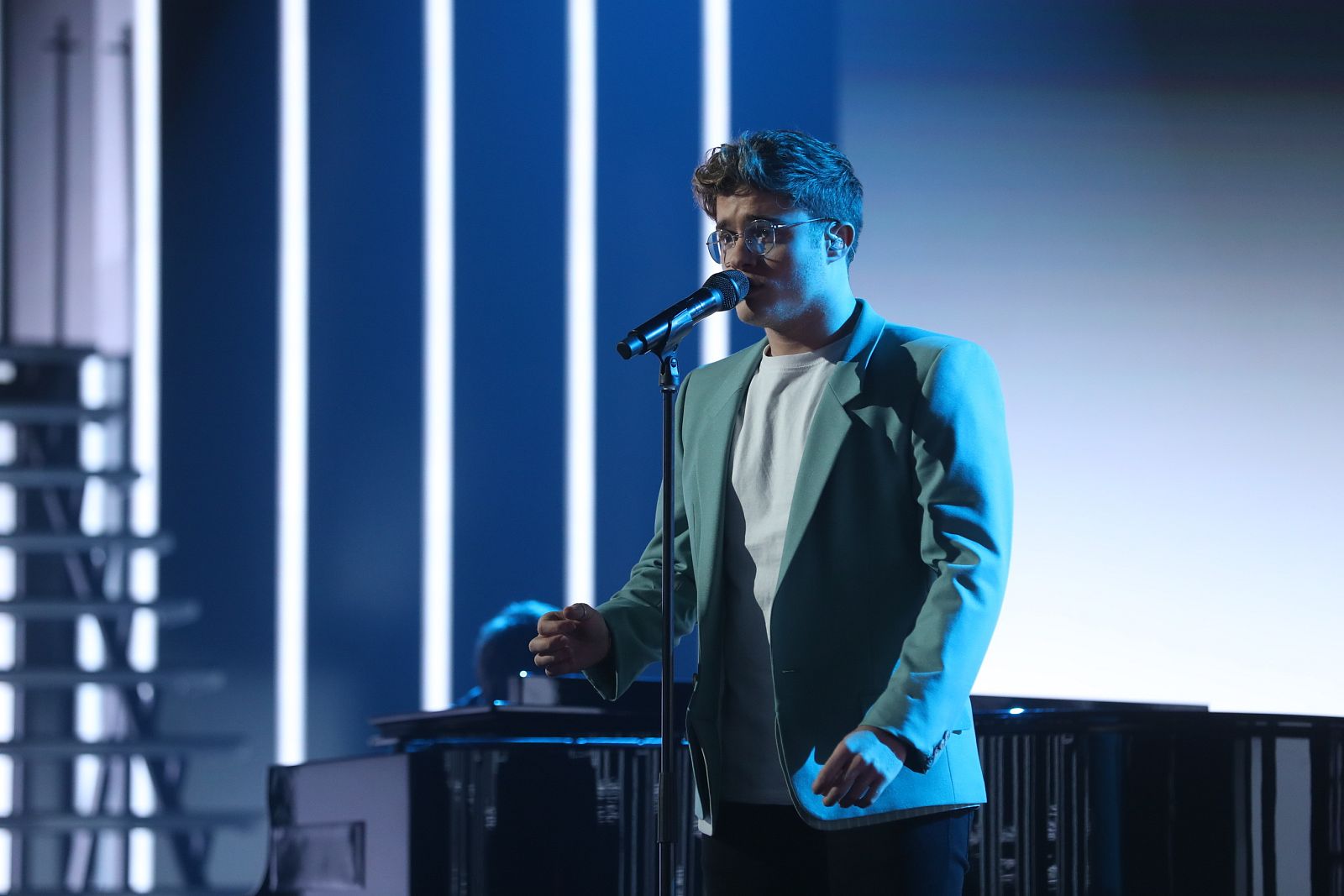  Gèrard durante la gala 5 cantando las canción "Prometo"