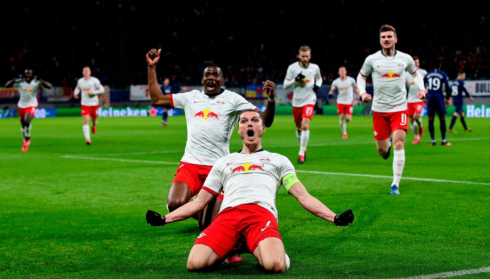 Marcel Sabitzer celebra su gol al Tottenham.