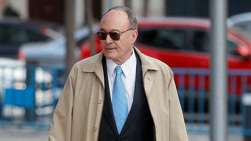 El exgobernador del Banco de España Luis María Linde a su llegada este miércoles a la Audiencia Nacional para testificar en la causa sobre la resolución del Banco Popular