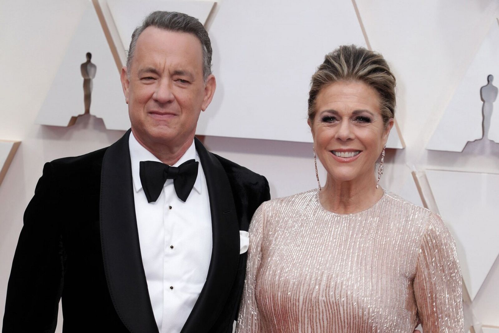  Tom Hanks y Rita Wilson en una alfombra roja