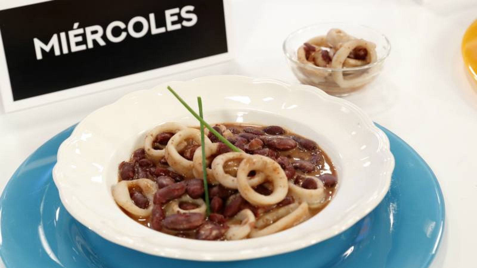 Alubias rojas estofadas con calamares 