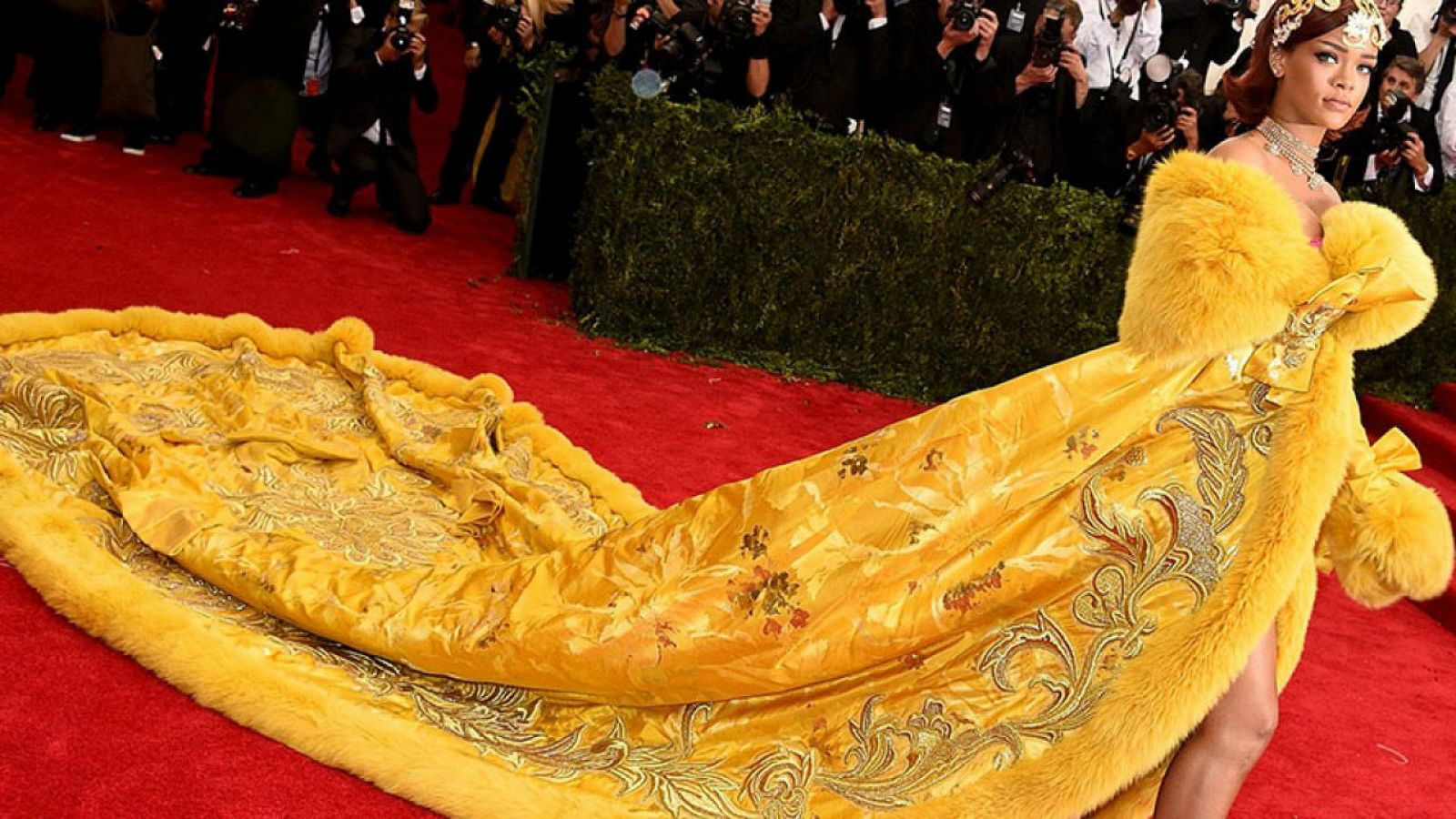 Rihanna con vestido de Guo Pei en la gala del MET
